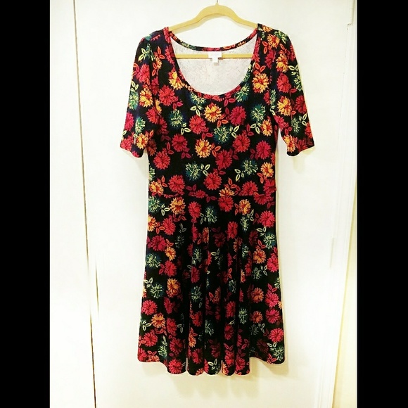 LuLaRoe Dresses & Skirts - Lularoe Nicole Dress